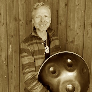 Peter on Handpan